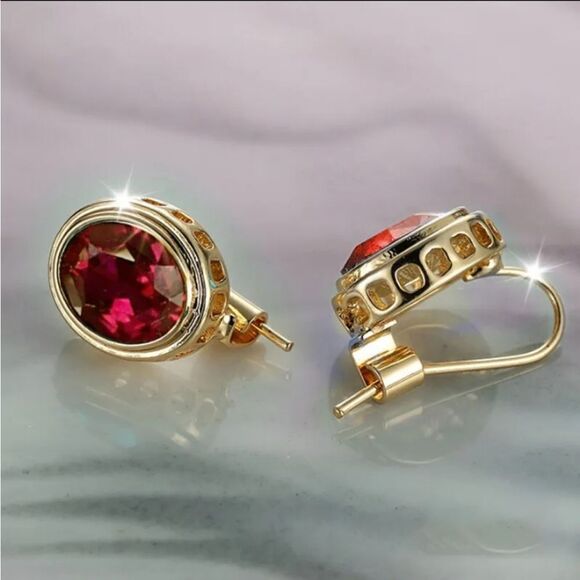 Stunning Ruby Red & Gold Round earring - Picture 4 of 5